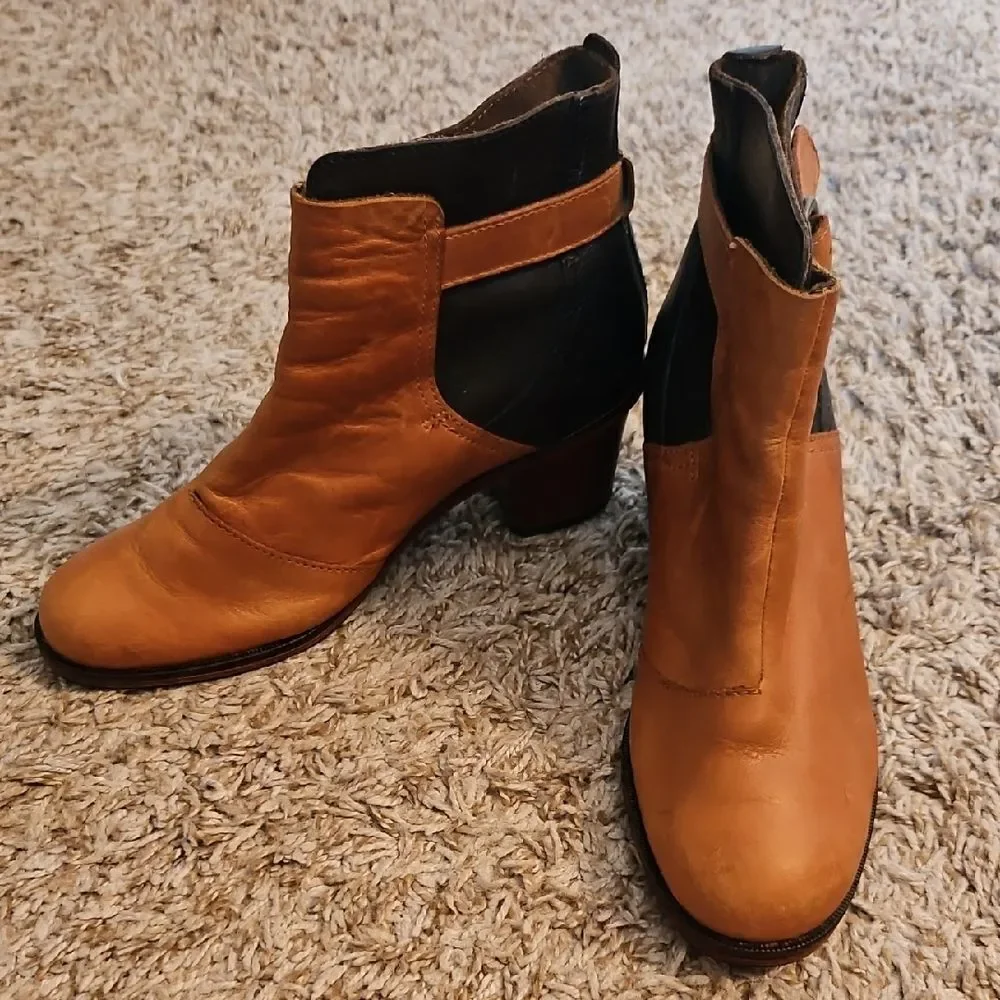 J Shoes Hardwick Ankle Boots Two-Tone Leather Stacked Heel EU 36 US 6